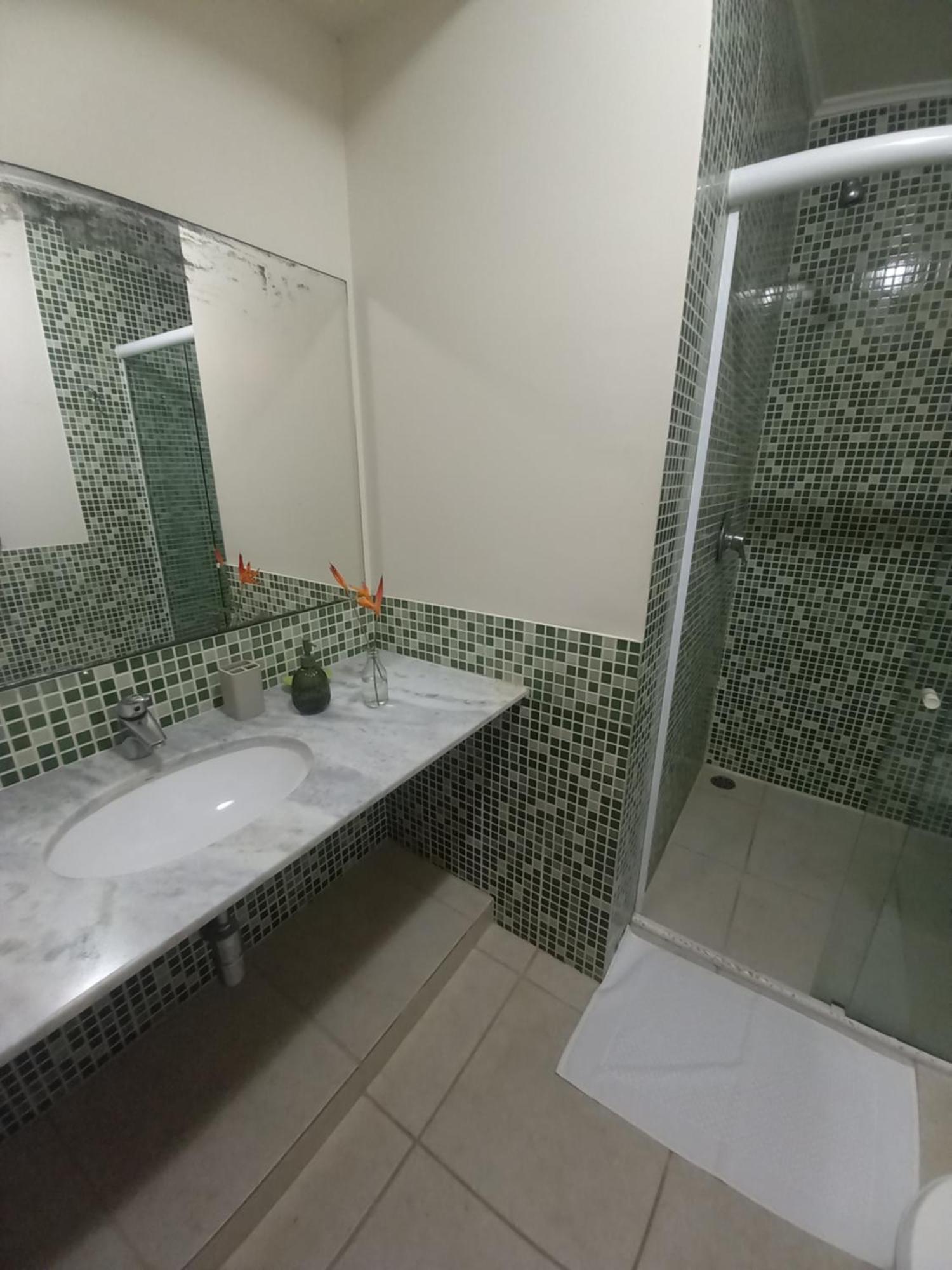 Suite No Condominio Itamambuca - Muito Perto Da Praia !!! 우바투바 객실 사진